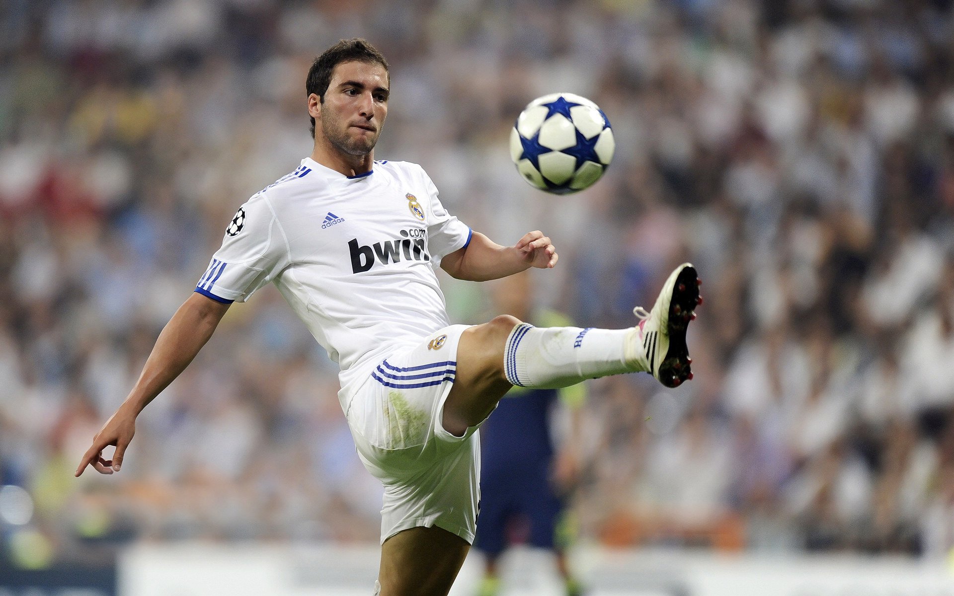 未来“足球巨星”在欧冠的惊艳首次亮相，未来足坛十大新星